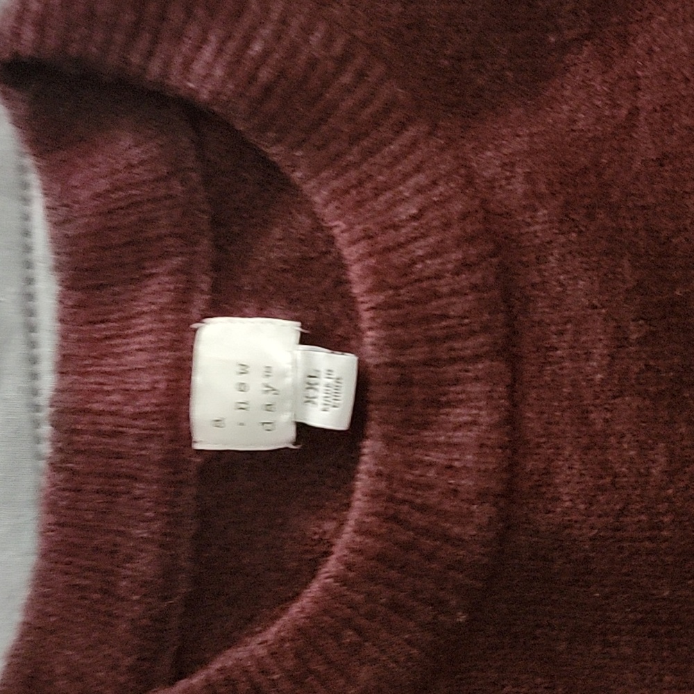 Sweater - Picture 2 of 3